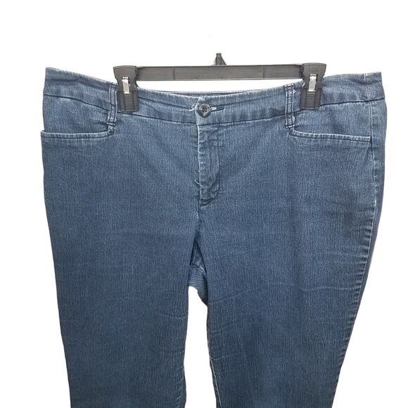 St. Johns Bay Womens Size 38? Blue Solid Straight Leg Jeans - Picture 8 of 9